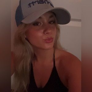 Meet your Posher, Claire